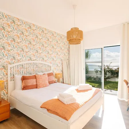 Sunrise House - 2 Bedroom Sea View 度假居